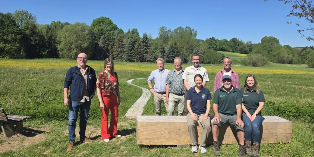 von links: Dr. Andreas Schüller (Geschäftsführer Natur- und Geopark), Julia Gieseking (Landrätin, Aufsichtsratsvorsitzende Natur- und Geopark), Hans Peter Böffgen (Bürgermeister der Verbandsgemeinde Gerolstein), Manfred Schmitz (Ortsbürgermeister Oberehe-Stroheich), Johannes Pinn (Forstamtsleitung Hillesheim), Ann-Marie Lerch (Natur- und Geopark), Lutz Lambrecht (Baumschule Tannenhof), Markus Schüller (Revierleitung Üxheim), Titzja Schmidt (Referendarin Forstamt Hillesheim) 