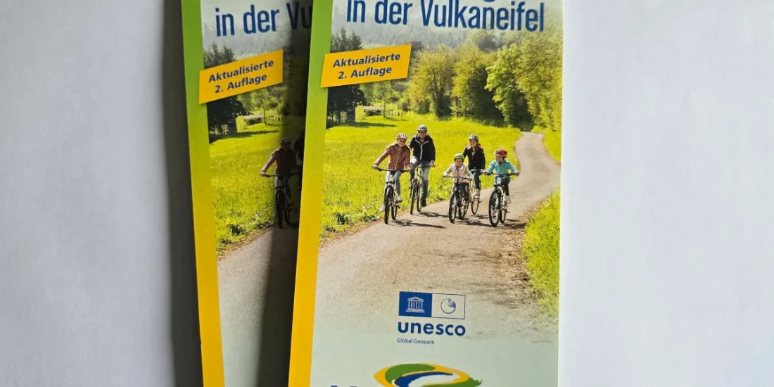 Foto der Radwegekarte Vulkaneifel in der 2. Auflage © Natur- und Geopark Vulkaneifel Foto der Radwegekarte Vulkaneifel in der 2. Auflage