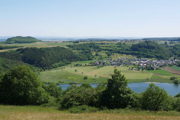 Blick über das Meerfelder Maar